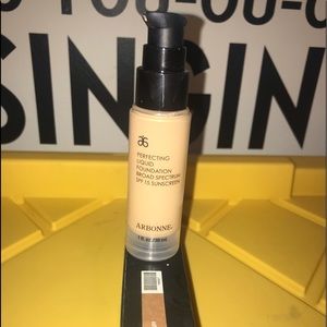 Arbonne Perfecting Liquid Foundation in Buff